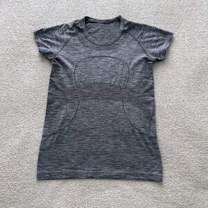 lululemon Women's Swiftly Tech Short Sleeve size 10 in Grey